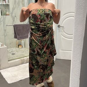 Kay Unger size 8 never been worn midi dress with broche